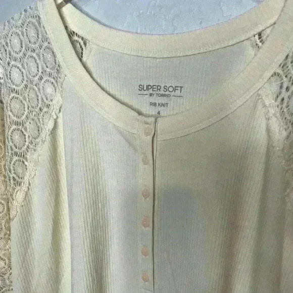 Torrid Fitted Super Soft Rib Lace Henley Top 4 4X 26 - Picture 7 of 8